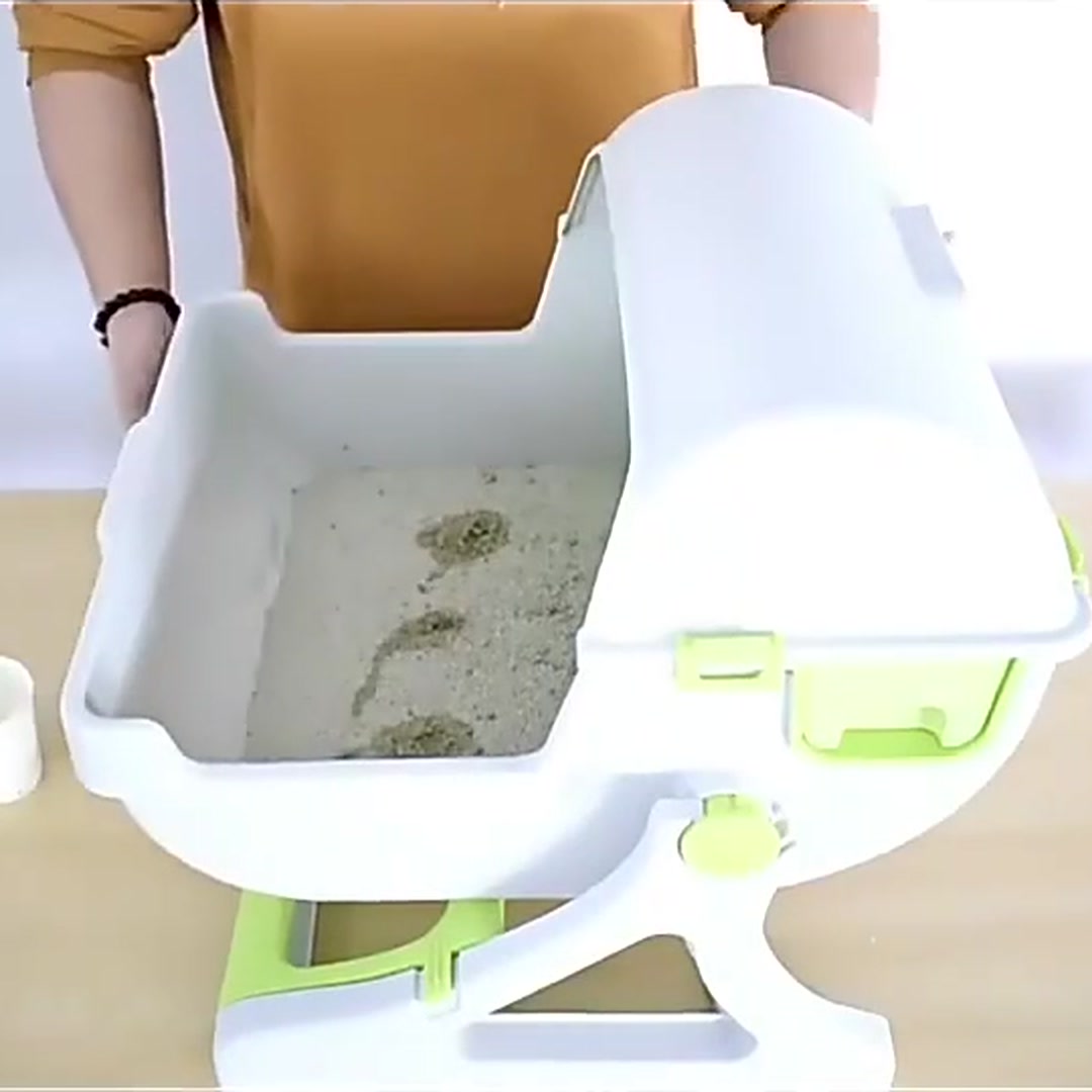 OneRoll litter box filled with clumping litter, waste clumps visible before cleaning